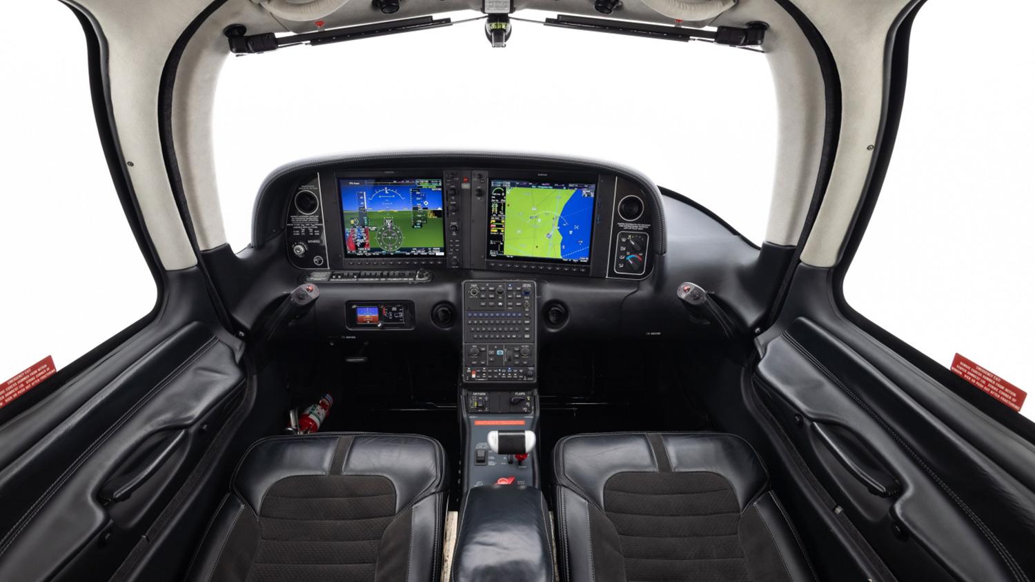 n114rg-2-interior